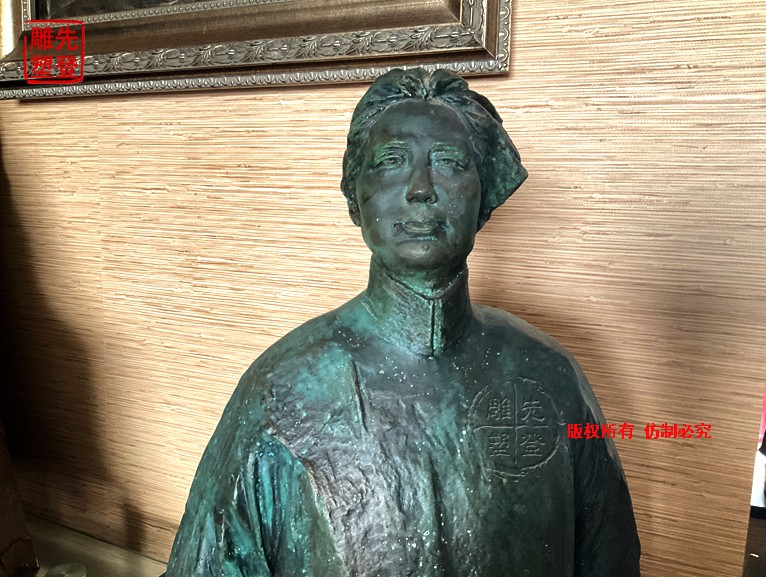 《毛澤東》雕塑長(zhǎng)42cm��?0cm��?00cm3.jpg